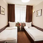 Diament Spodek Otel 3*